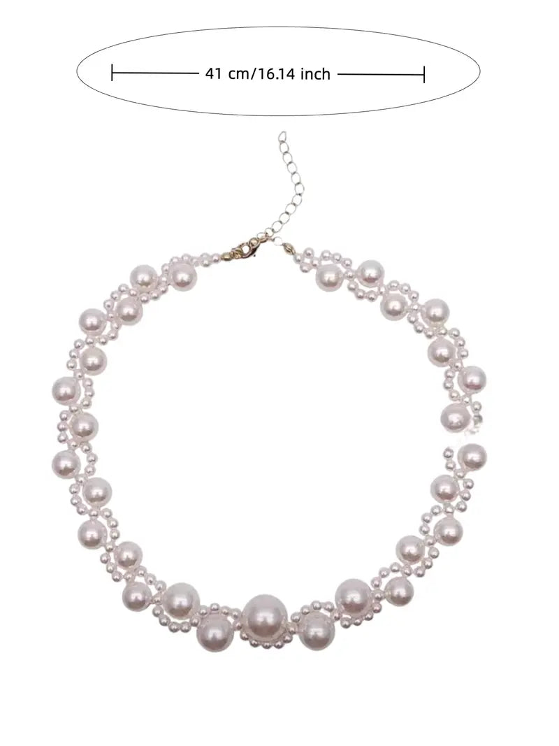 Pearl Choker: An Elegant, Vintage-Style Necklace—Perfect for Women to Wear for Both Daily Outings and Parties.
